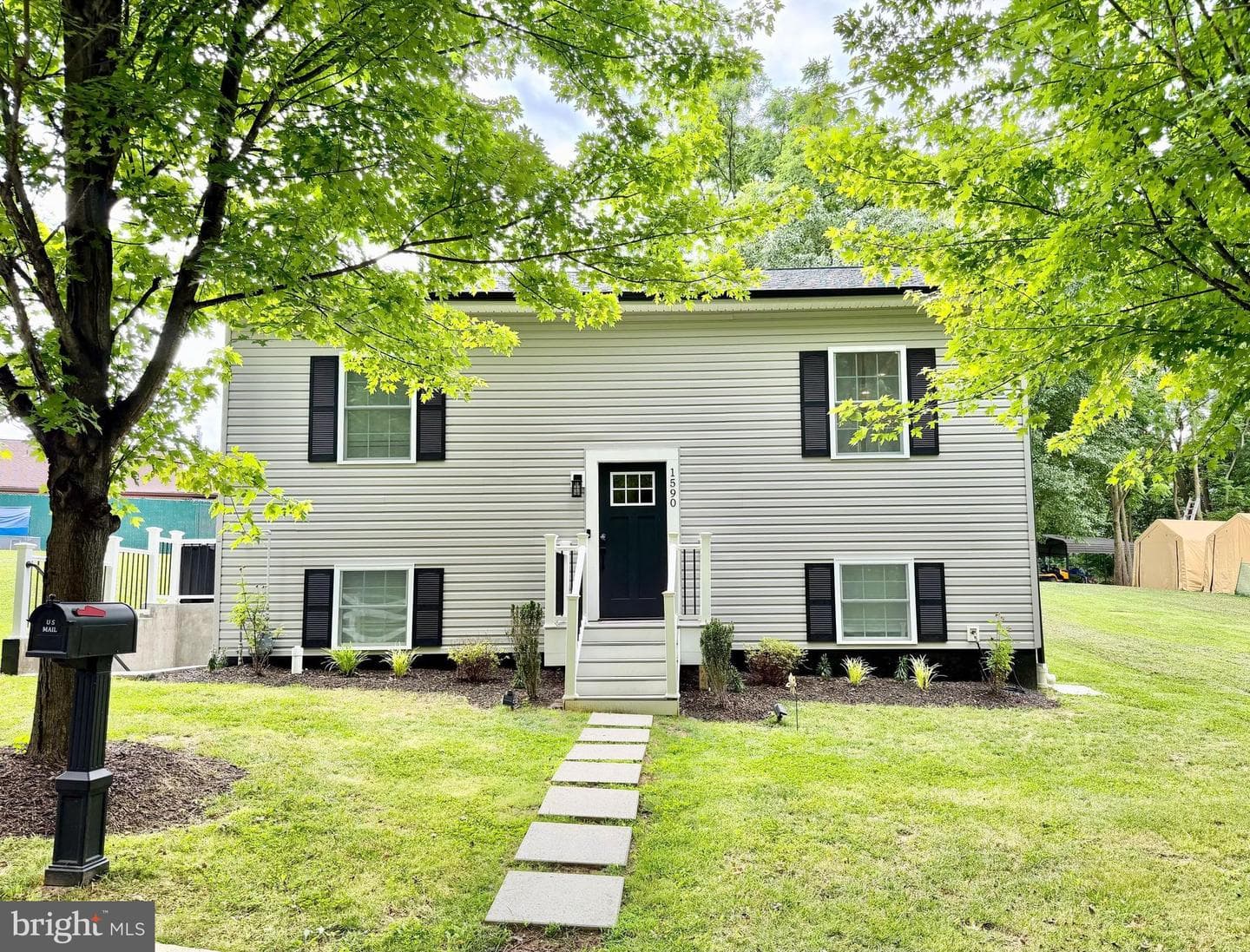 1590 Homeland Drive