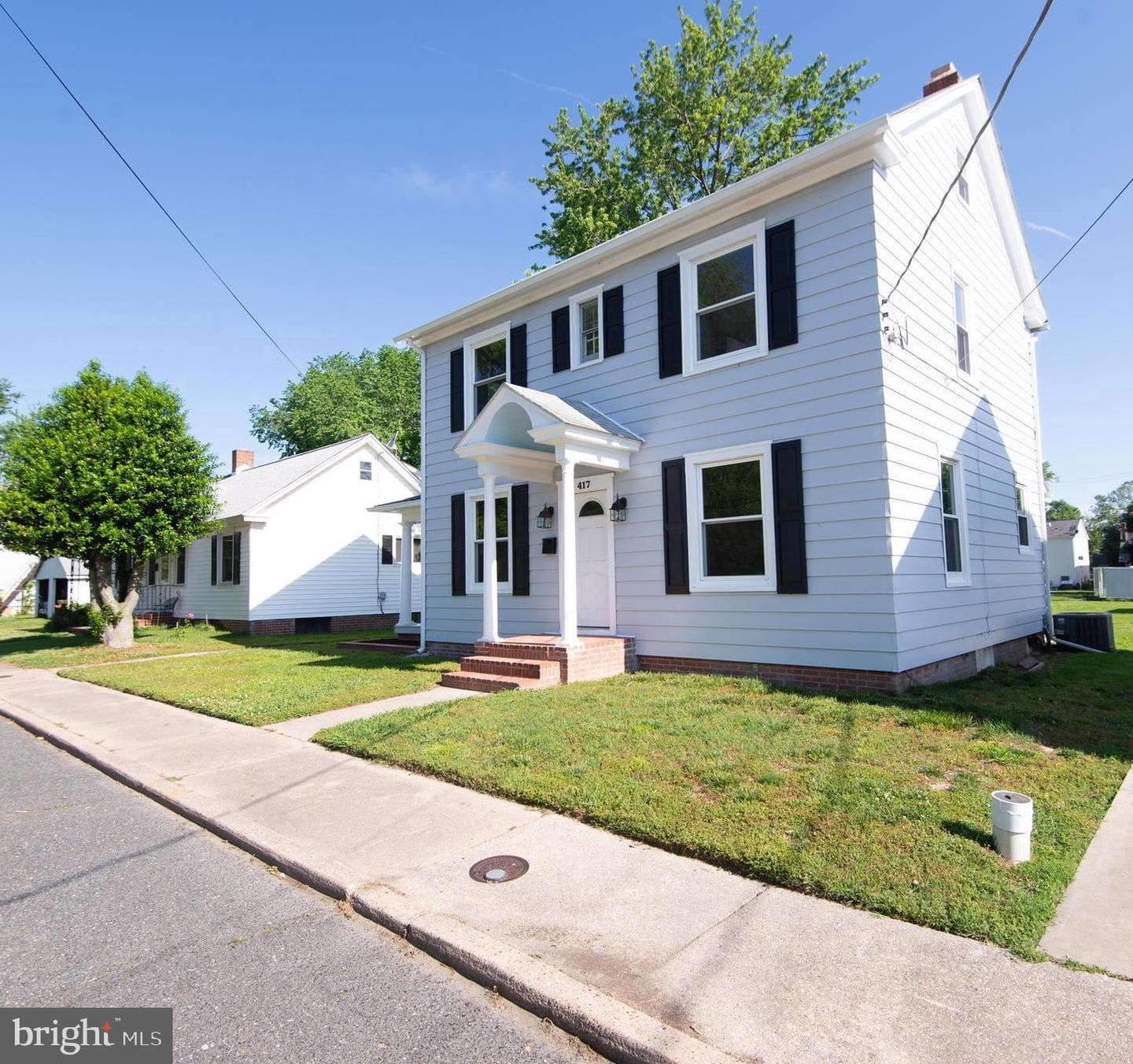 417 Bayly Avenue photo 1