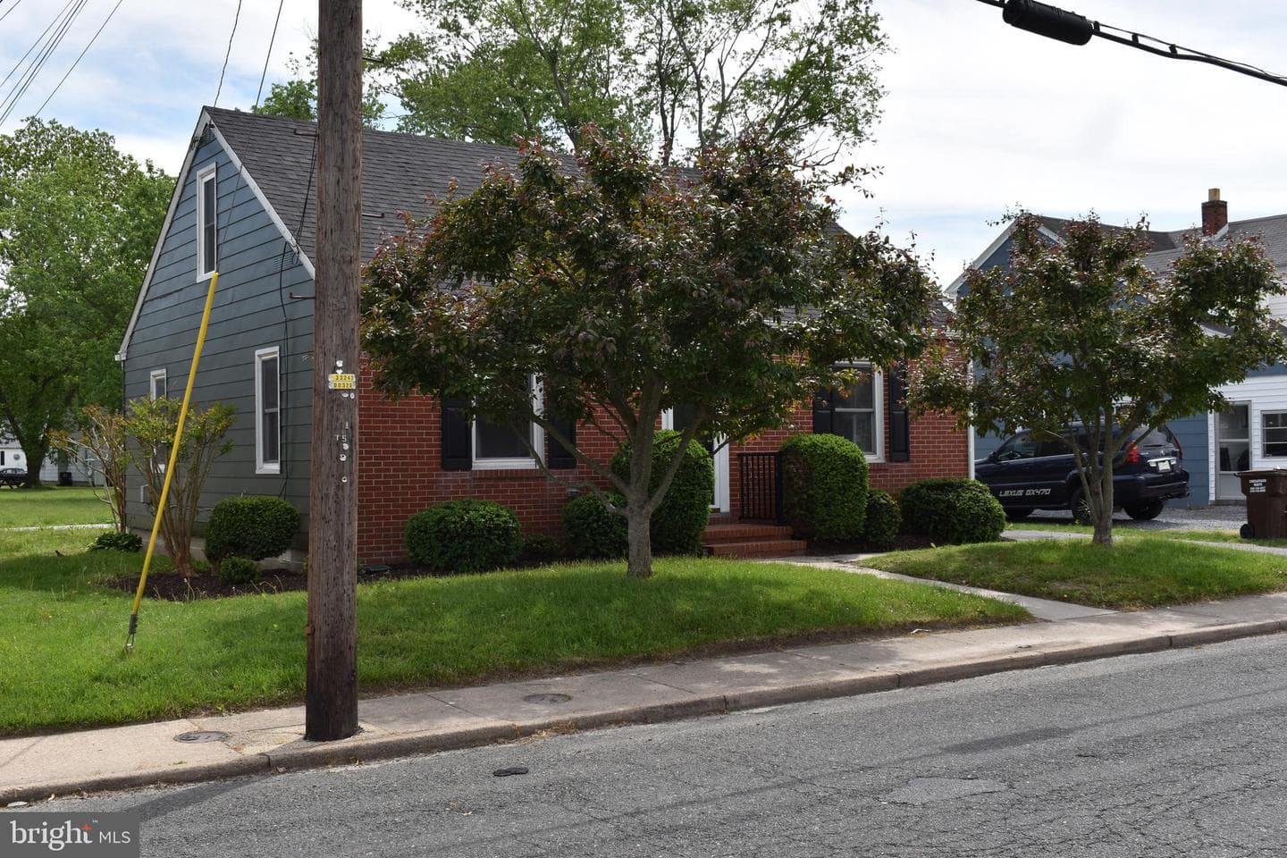 402 Bayly Avenue photo 1