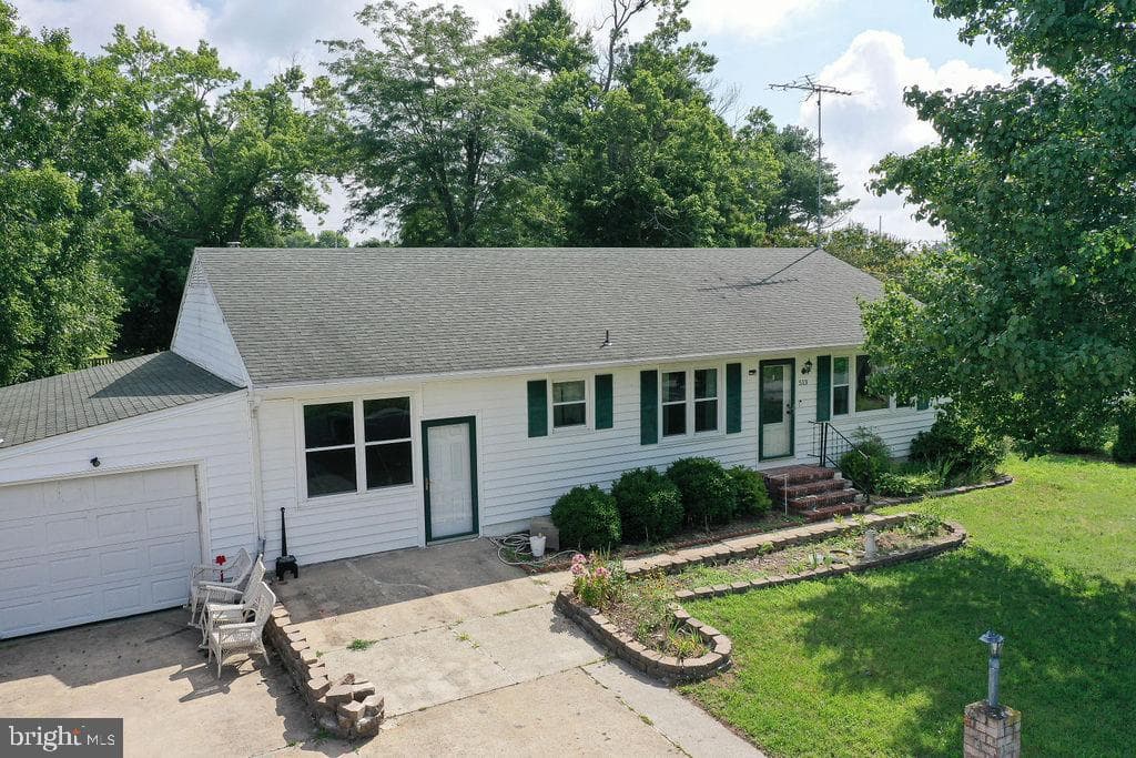 513 Linden Lane photo 1