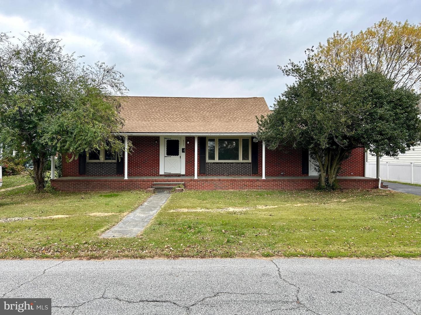 311 E Appleby Avenue photo 1