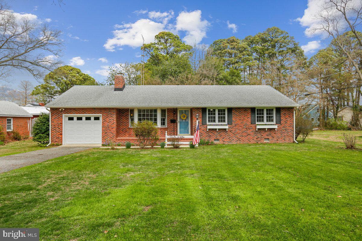 1205 Hambrooks Boulevard