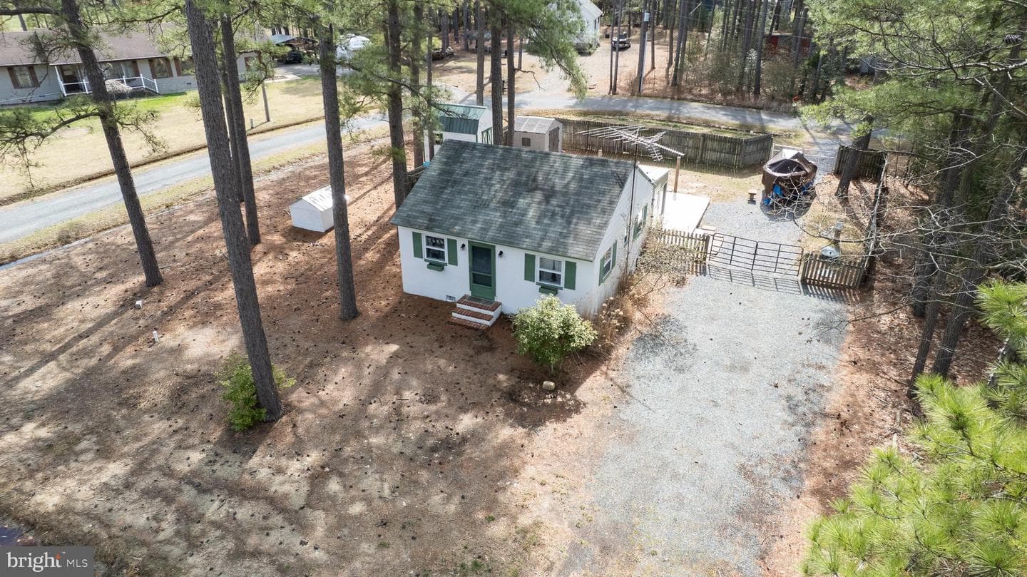 819 Seabreeze Road photo 1