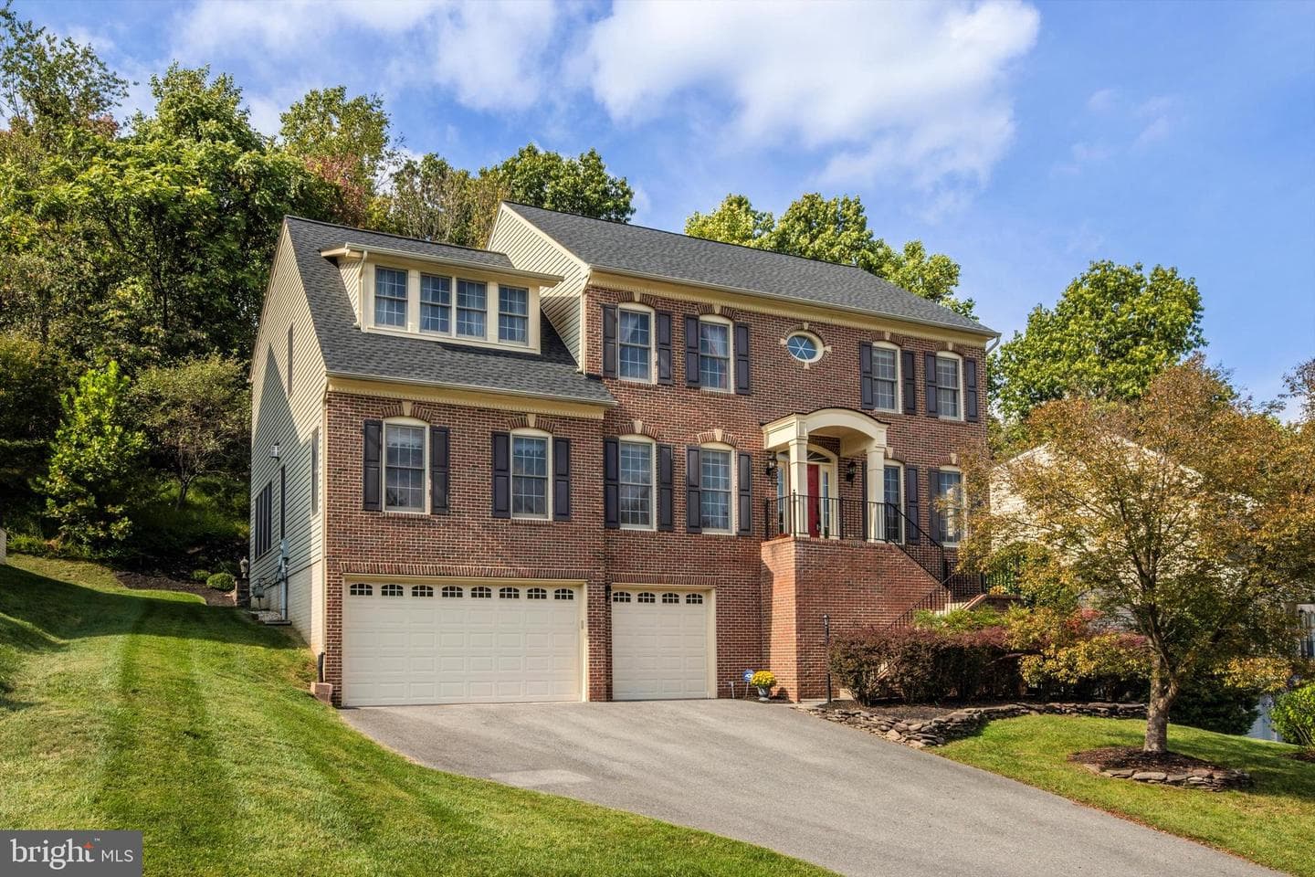 9635 Woodland Road photo 1
