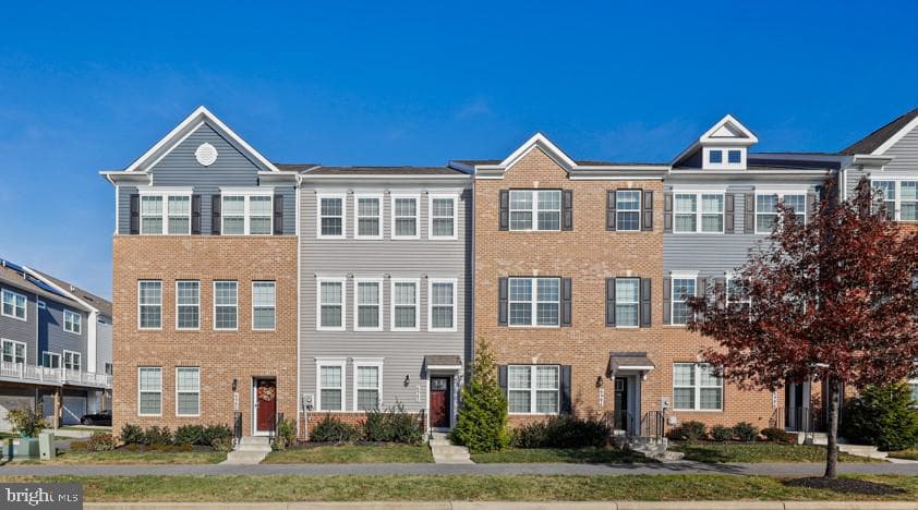 6982 Executive Way photo 1