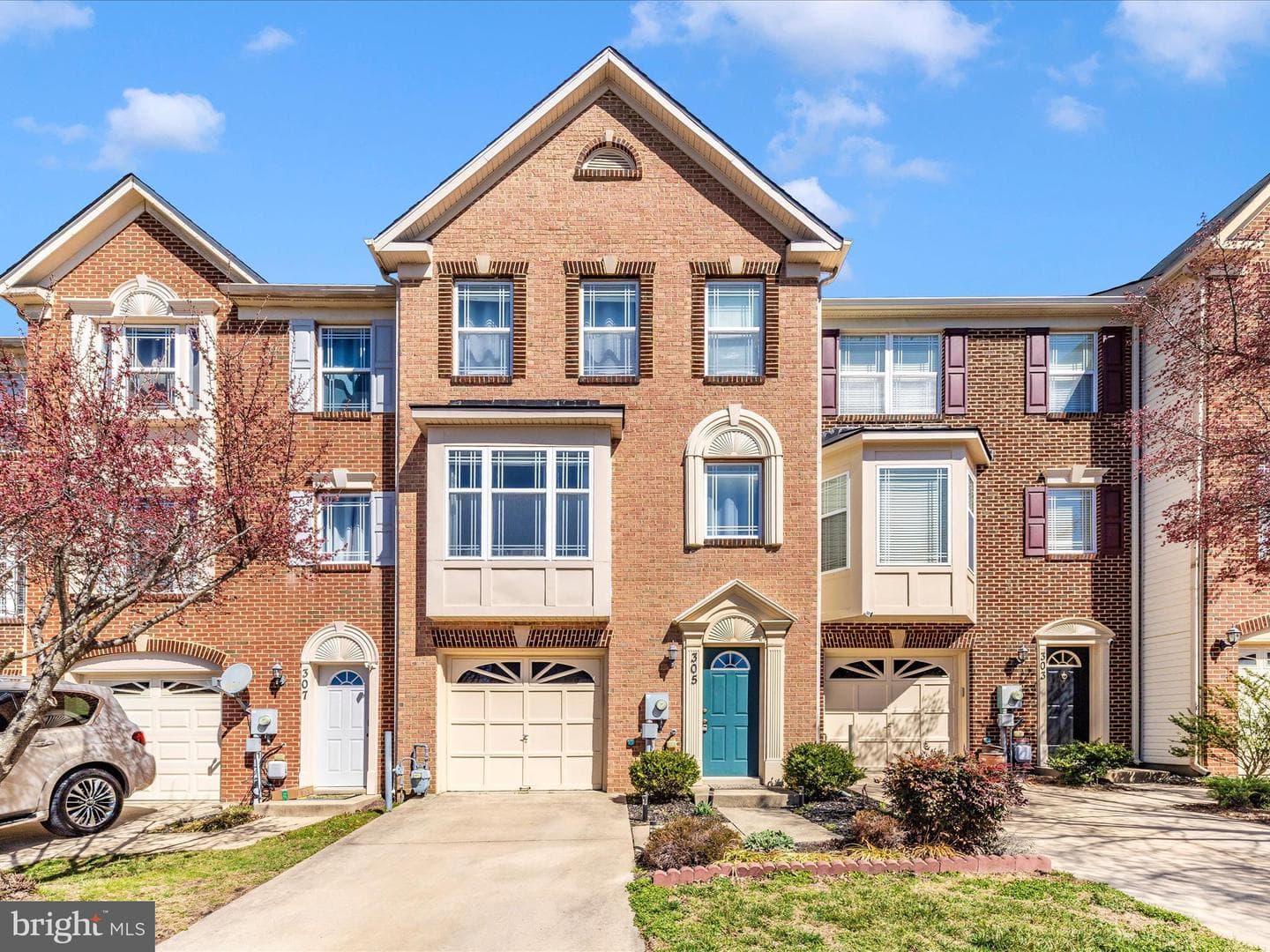 305 Willowglen photo 1