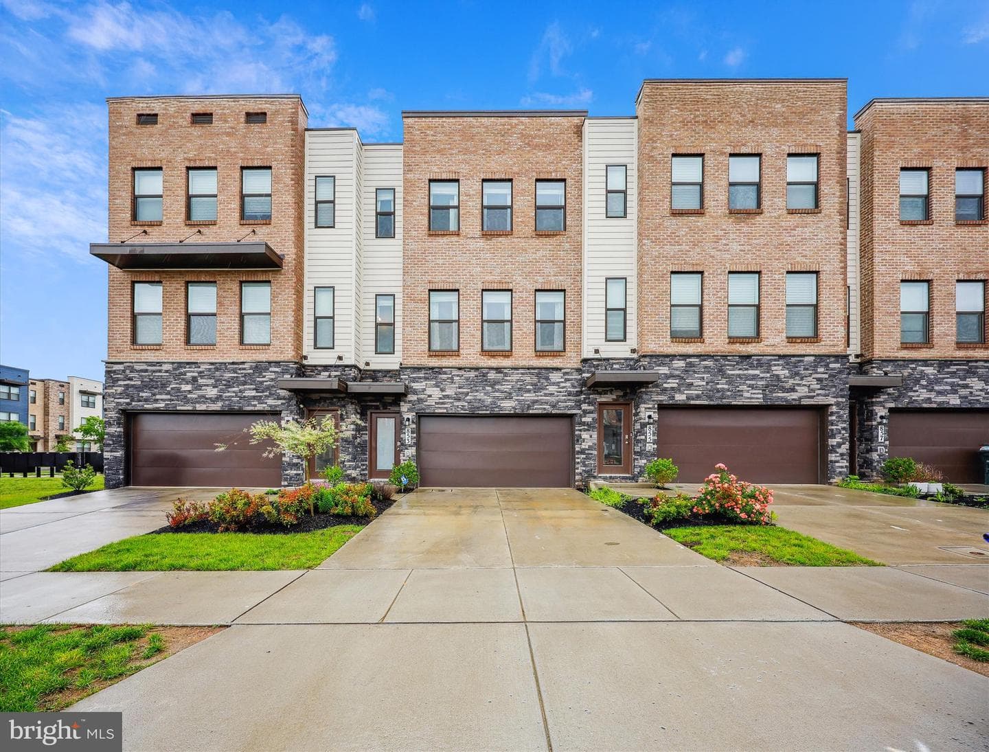 853 Amity Street photo 1