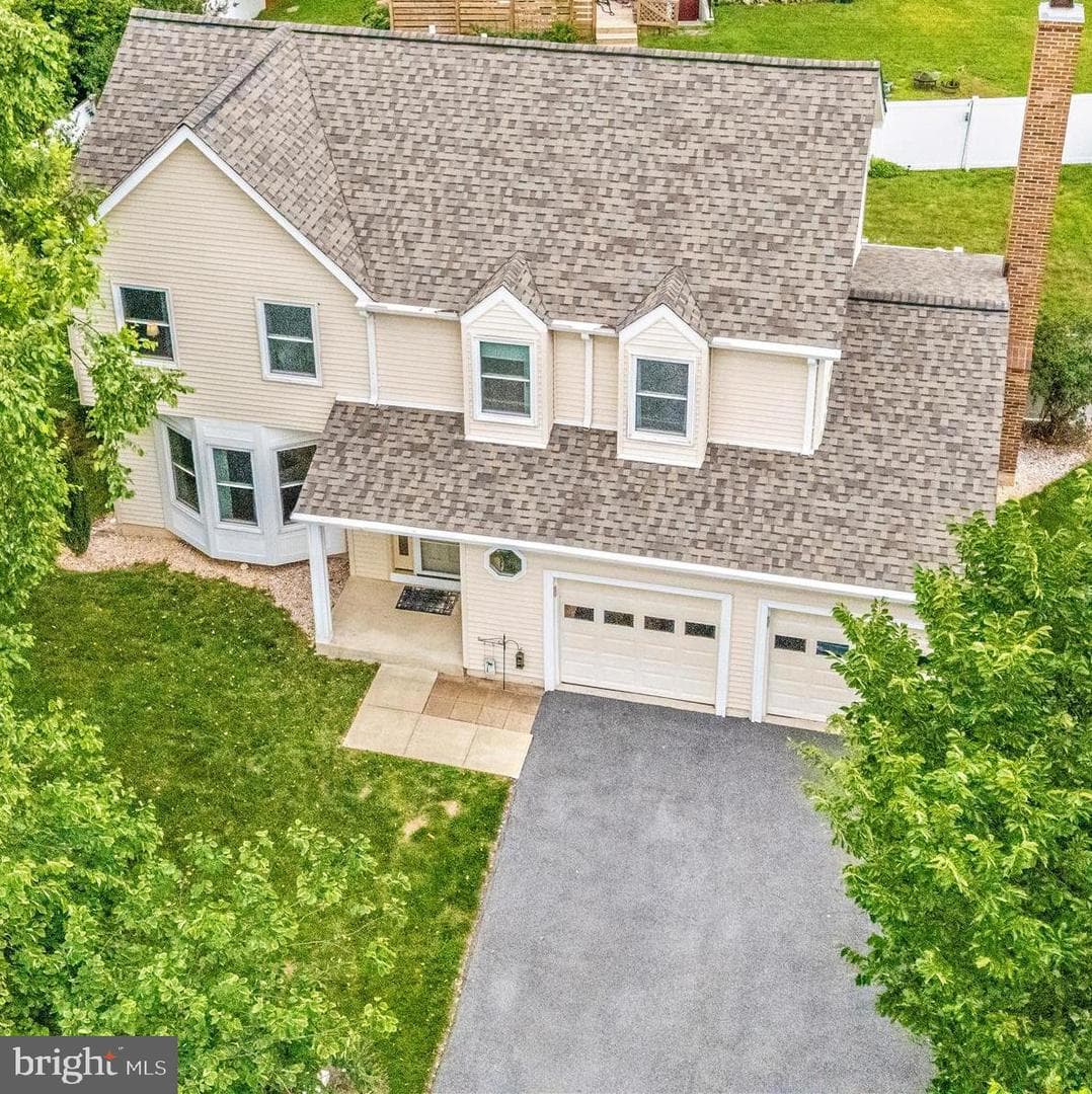 1405 Hunting Horn Lane photo 1