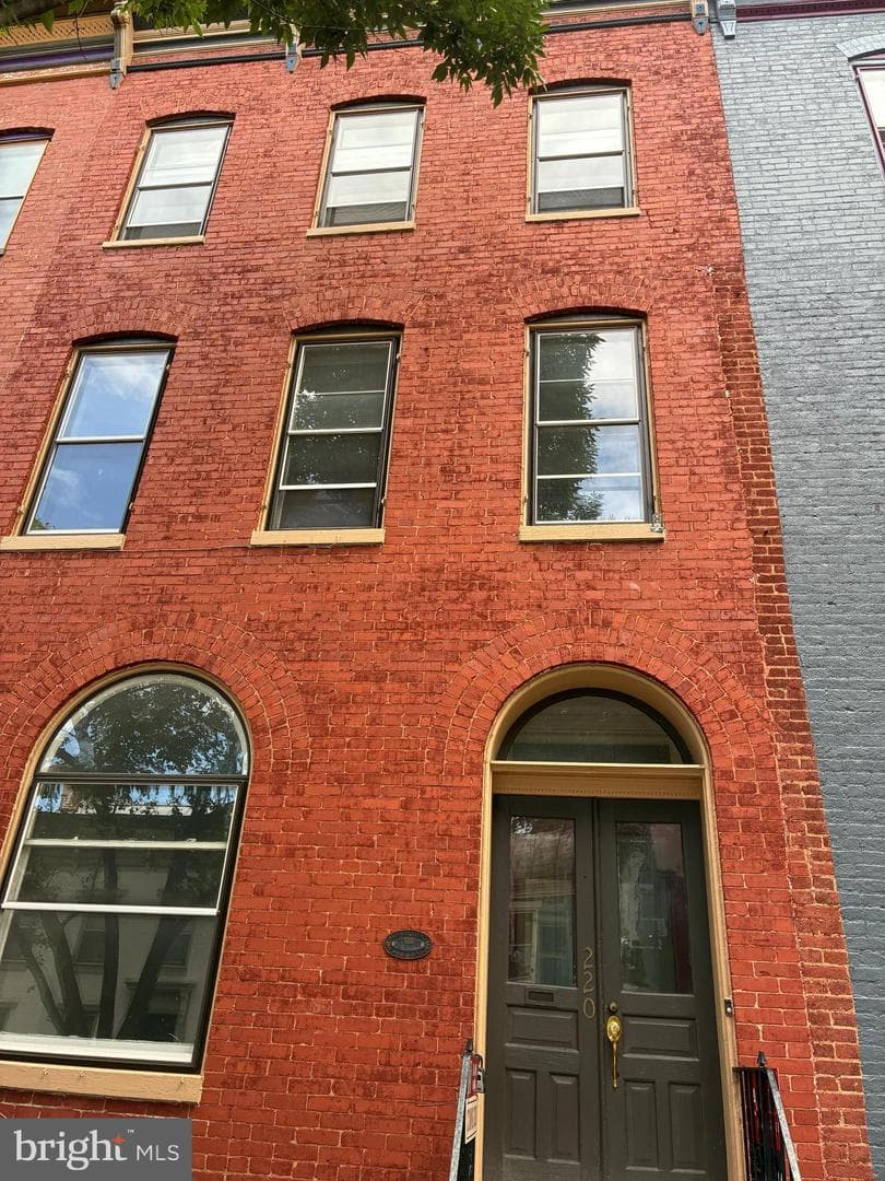 220 S Market Street photo 1