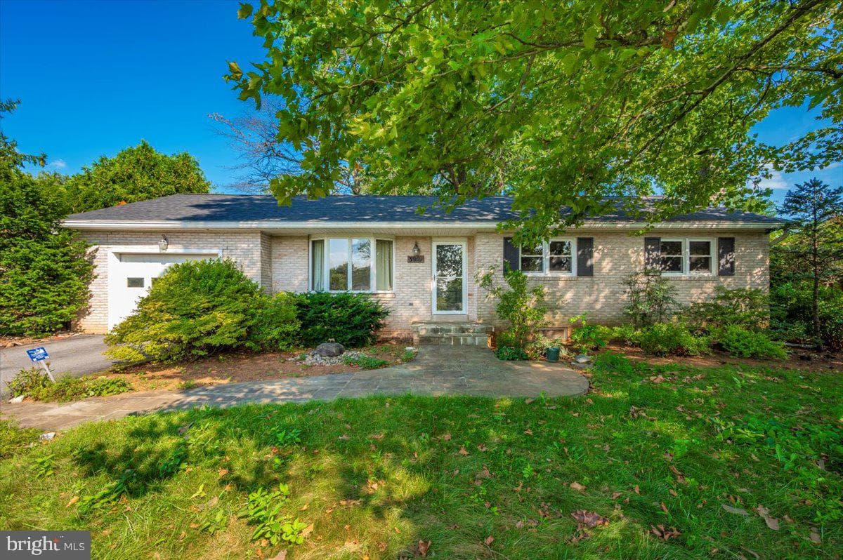 3901 Shadywood Court photo 1