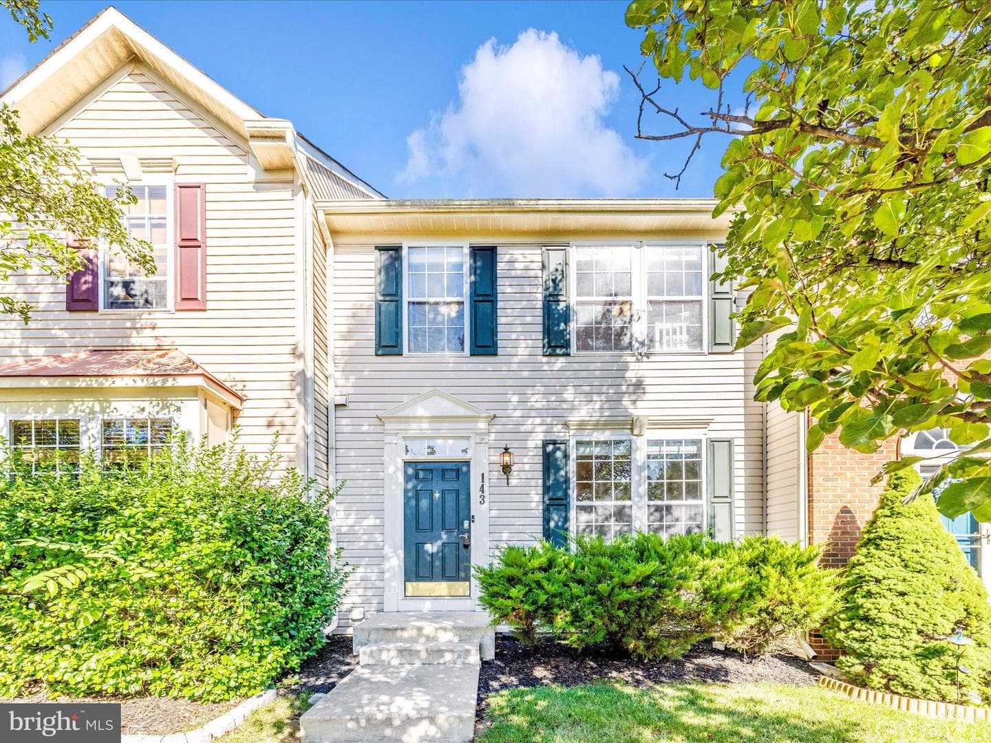 143 Fiona Way photo 1