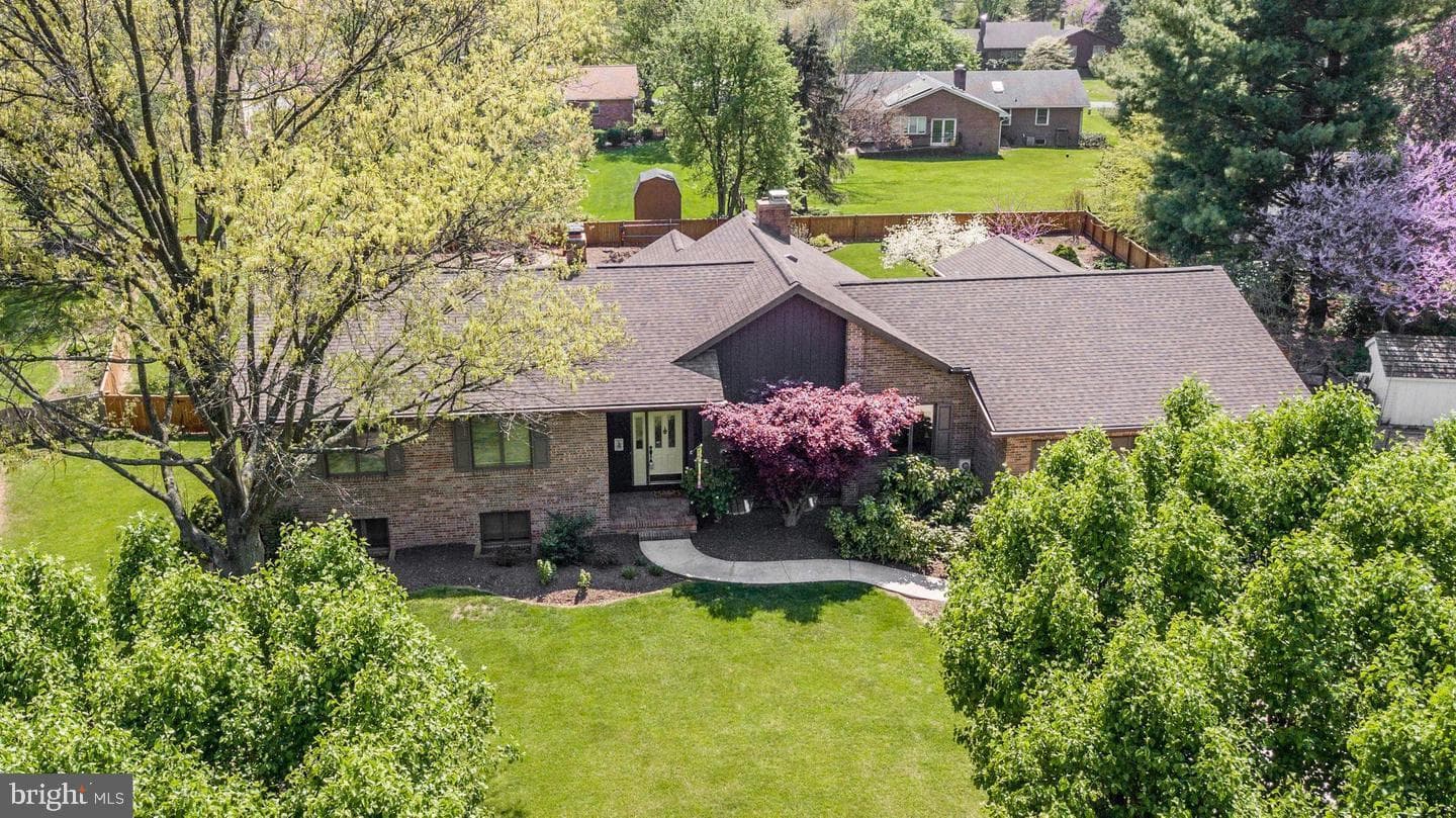 8104 Overlook Court photo 1