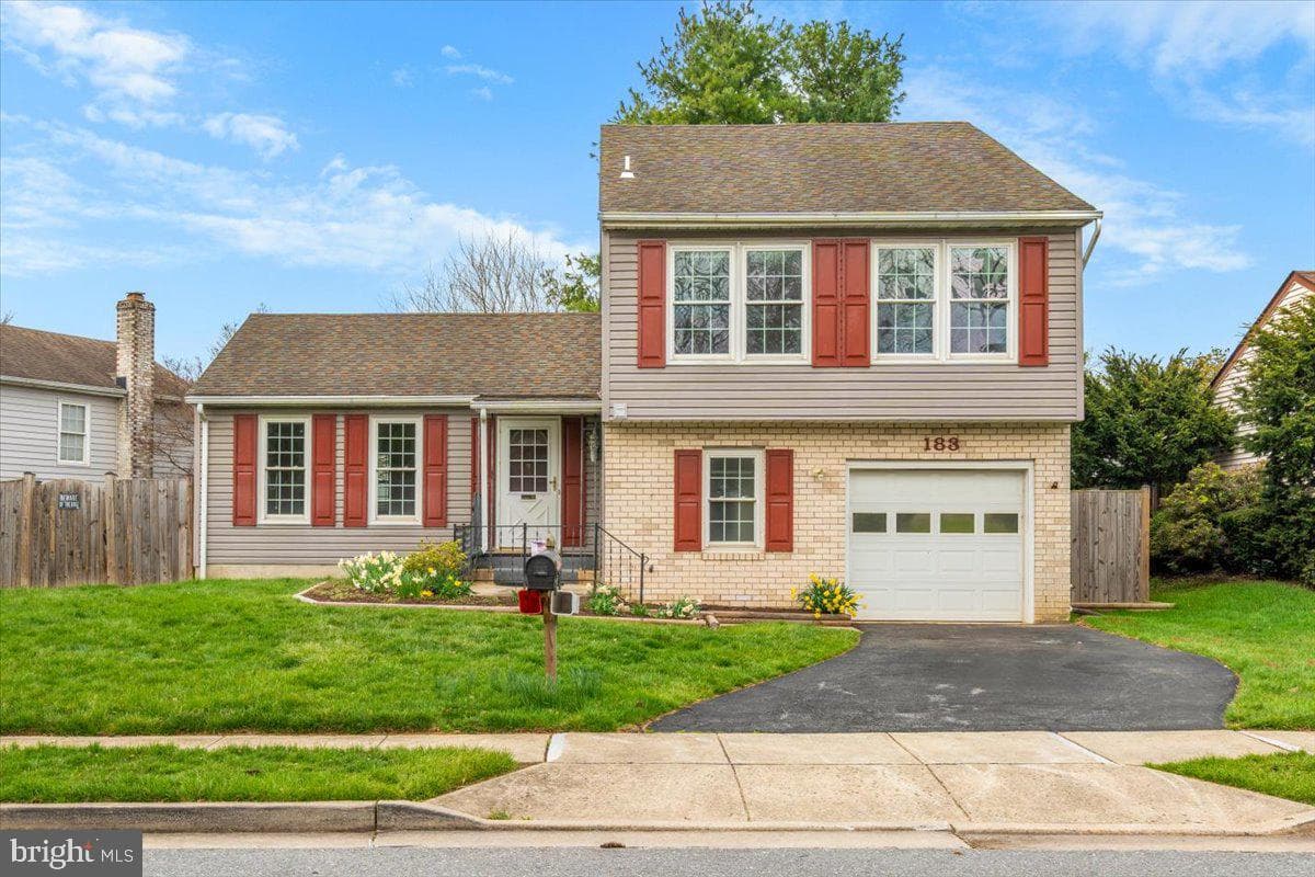 183 Stoneybrook Court photo 1