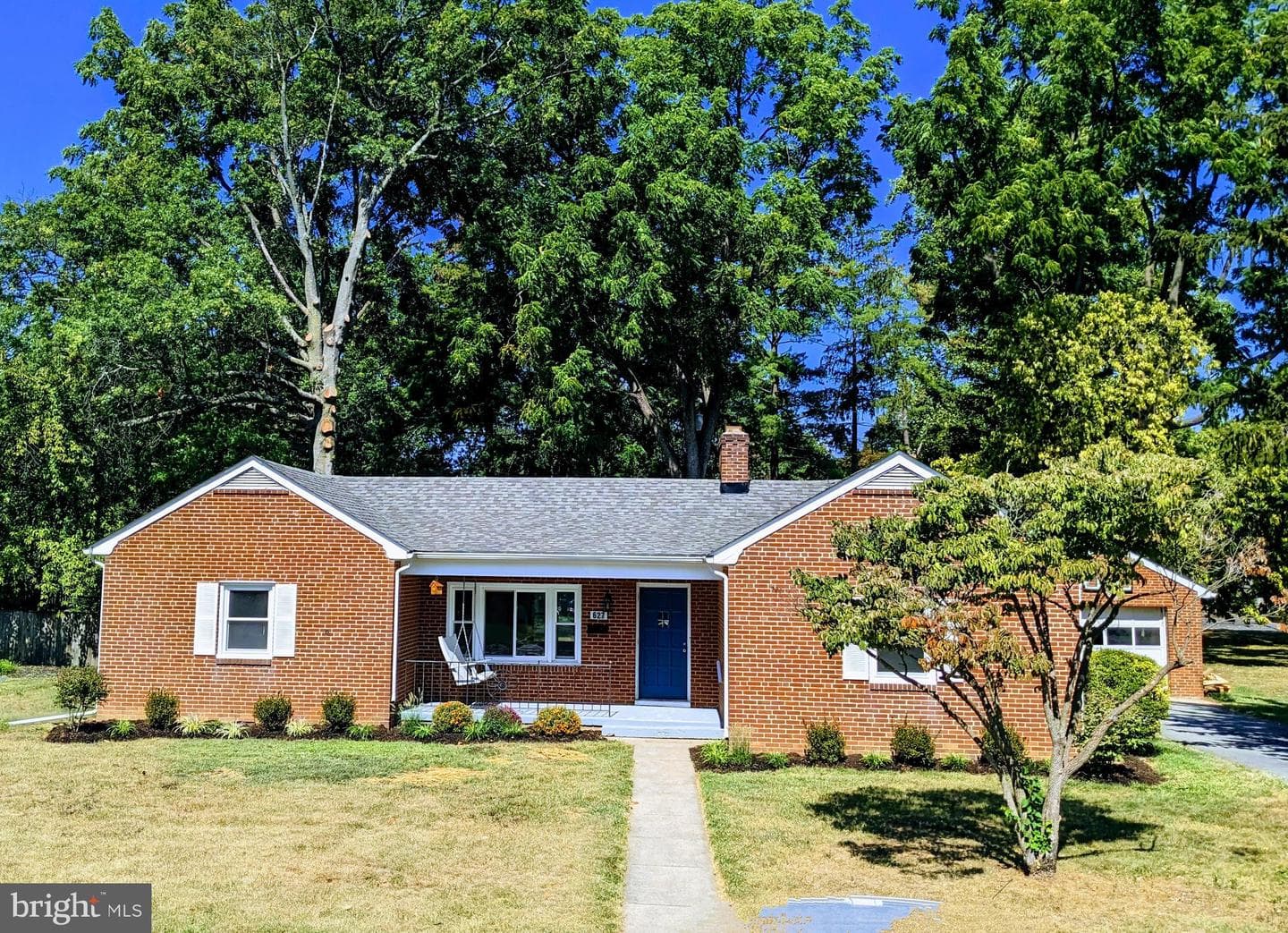 627 Grant Place photo 1
