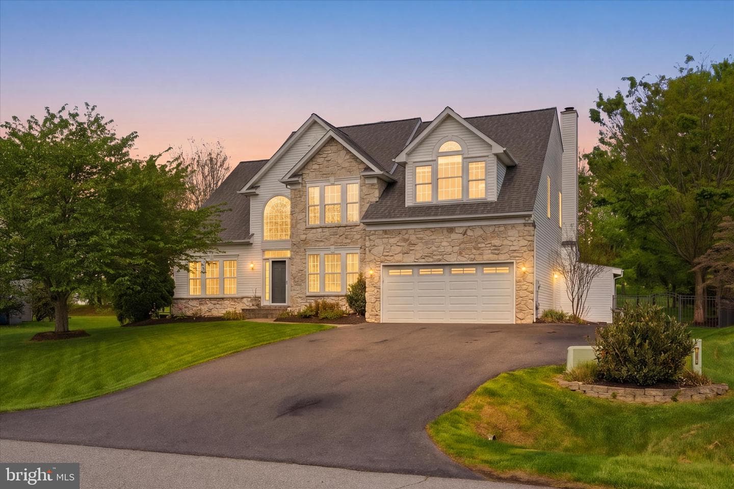 4114 Lomar