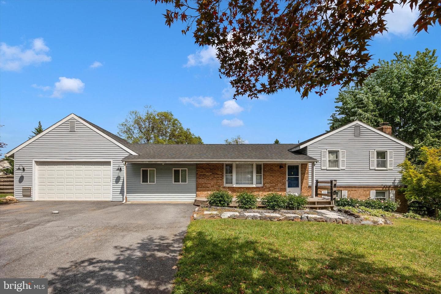 3905 Sugarloaf Drive photo 1