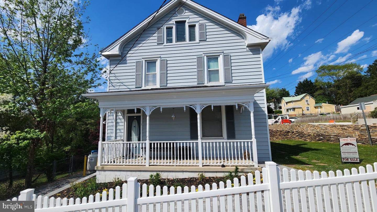 1 W E Street W photo 1