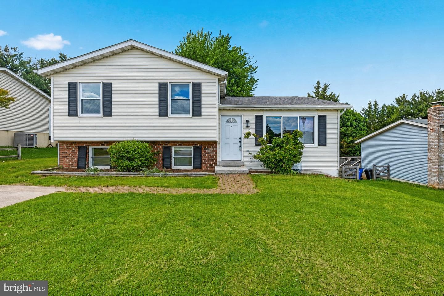 10 West Road, Mount Airy