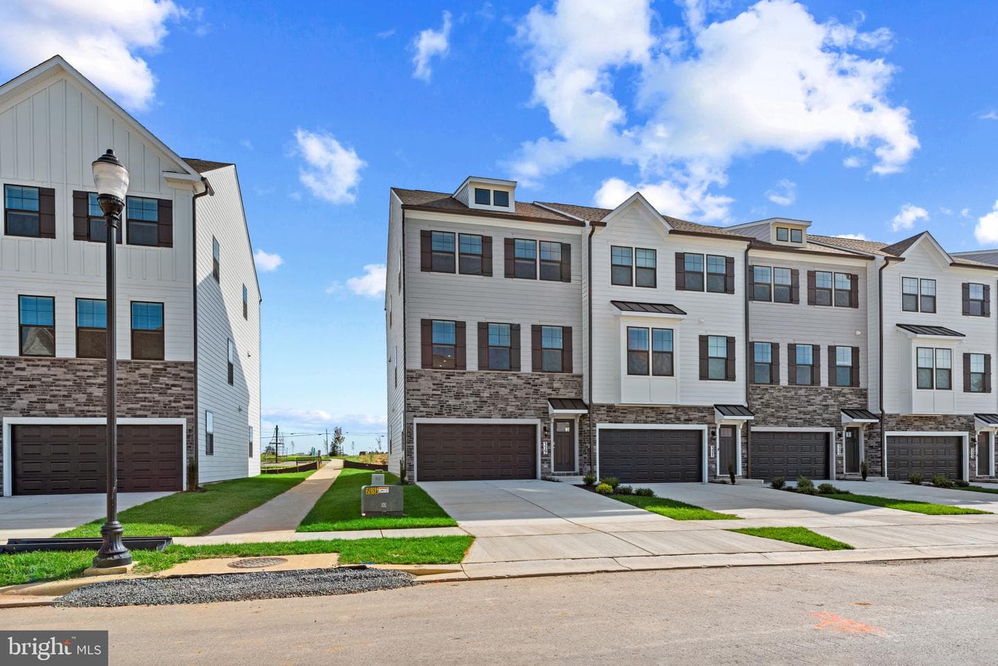 385 Ensemble Way photo 1