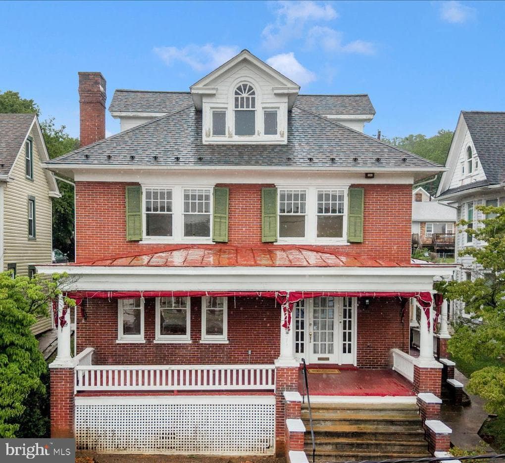 523 W Potomac Street