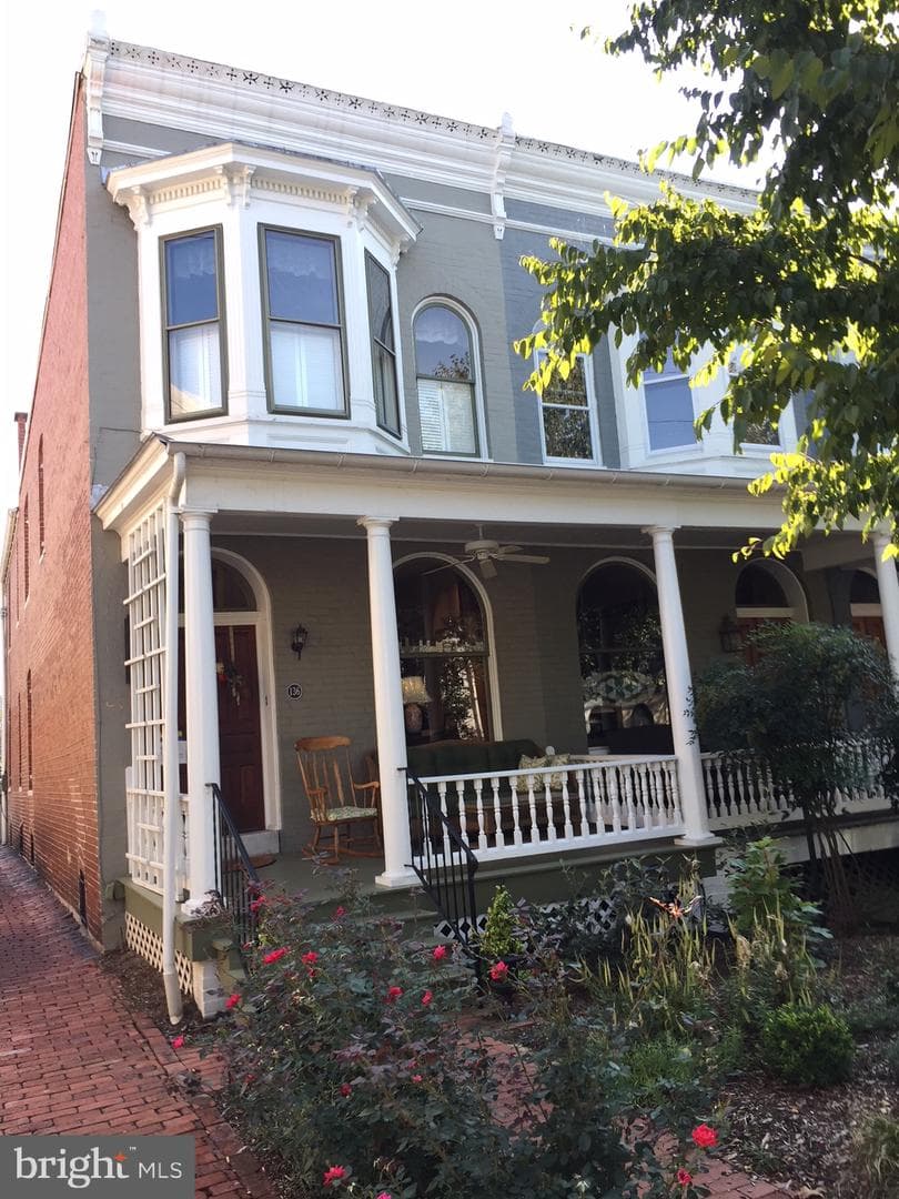 136 3rd Street E