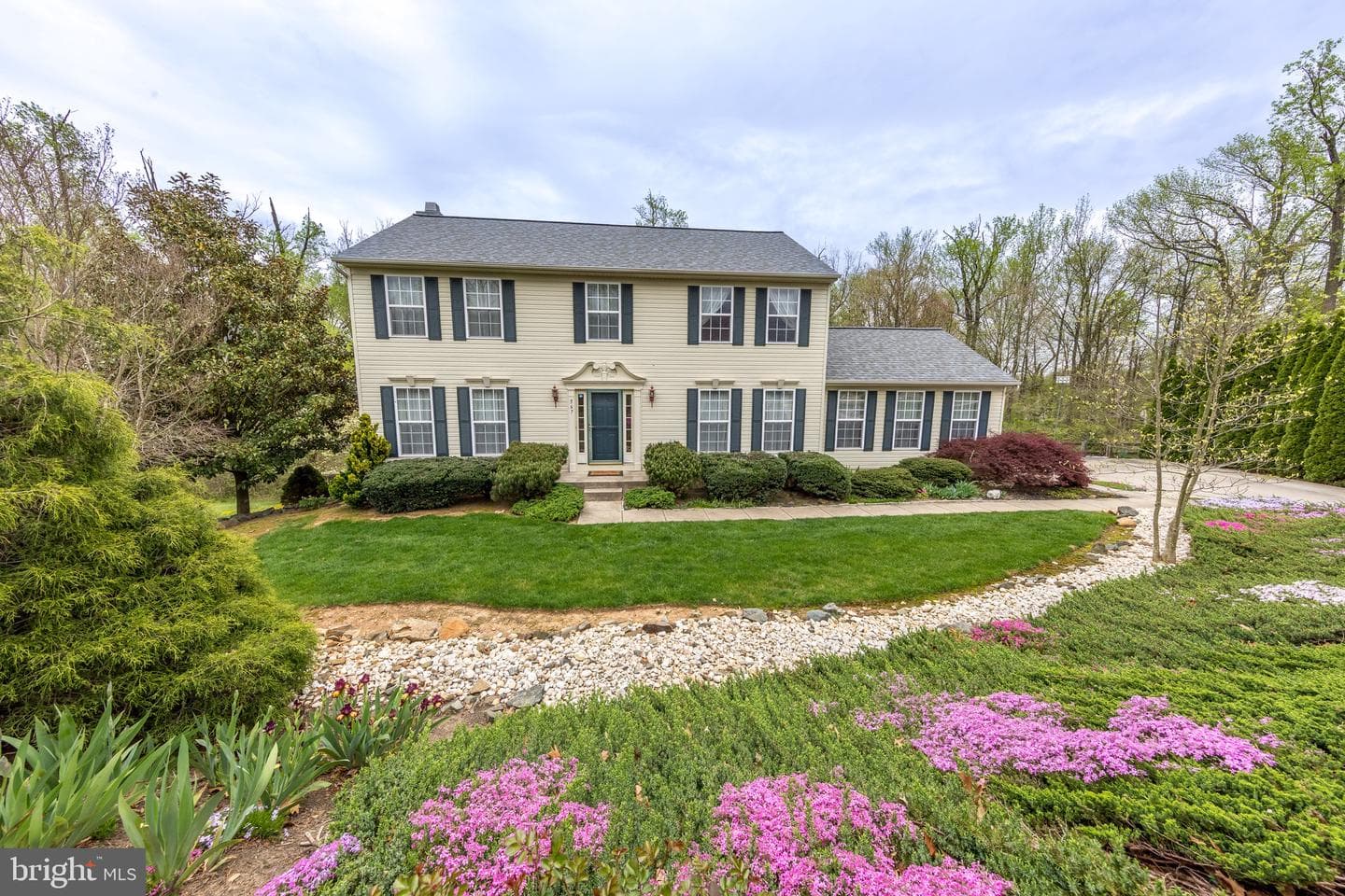 567 Beards Hill Road photo 1