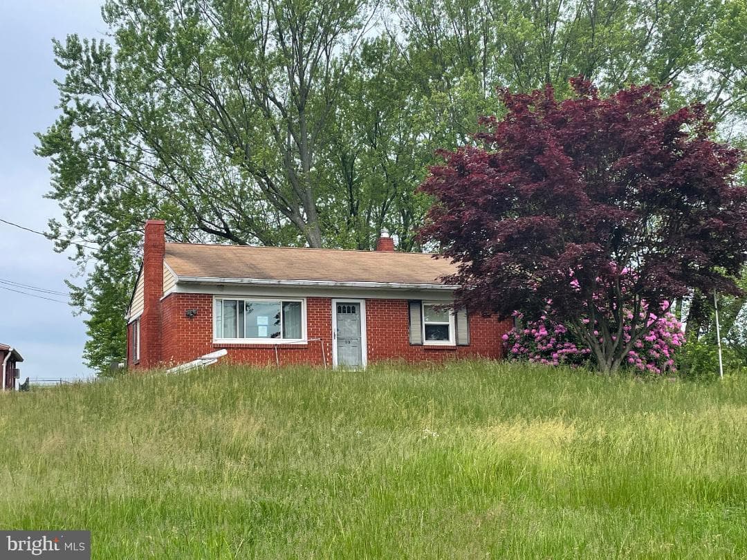 710 Earlton Road photo 1