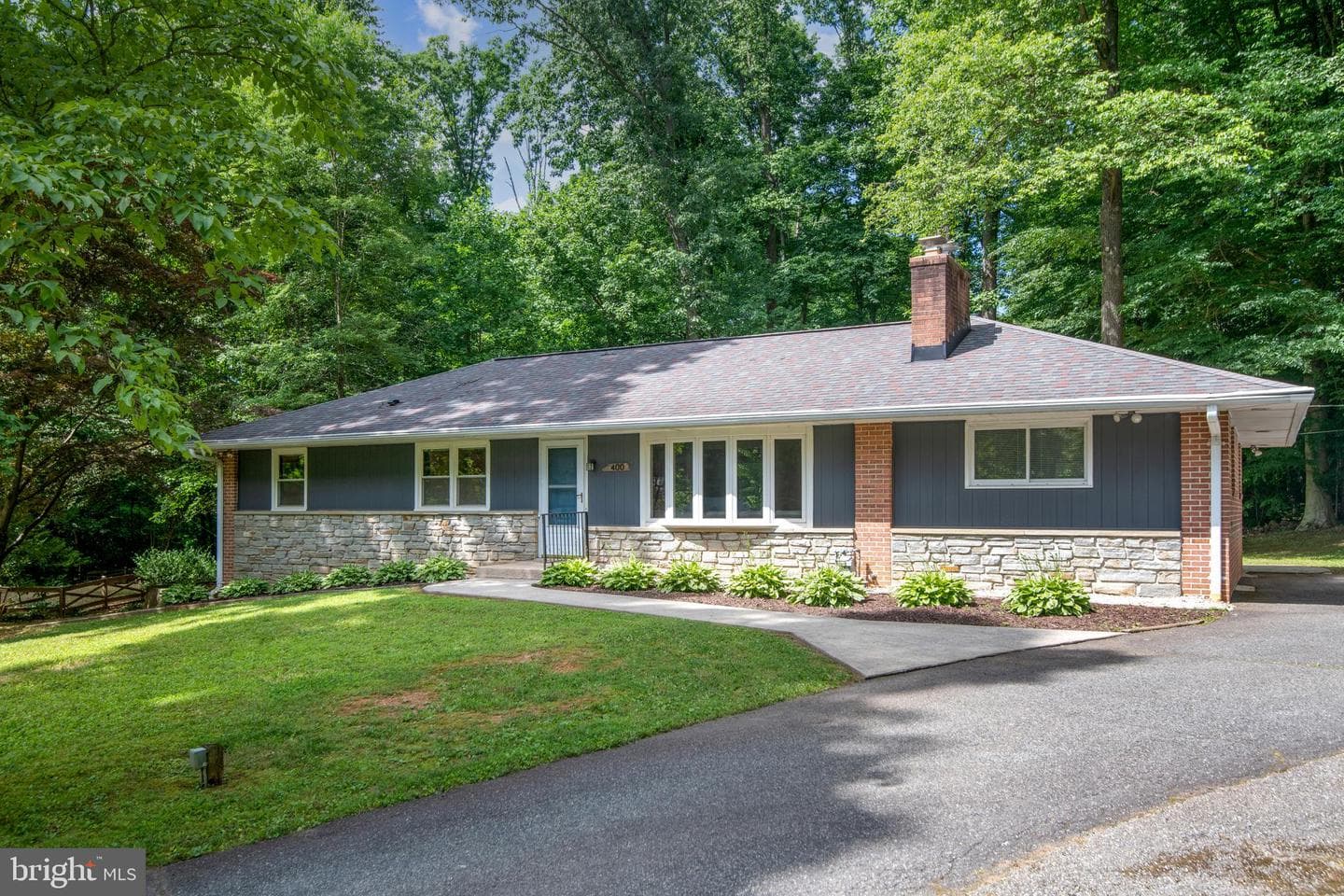 400 Stoney Terrace photo 1