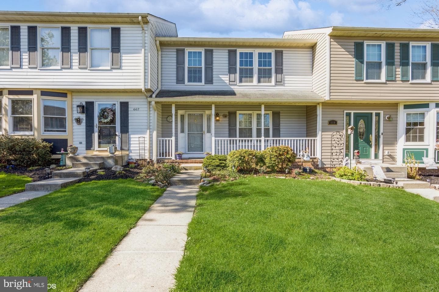 660 Kildonan Court photo 1
