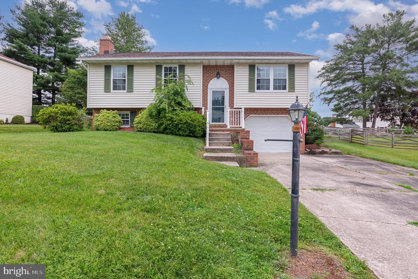 2943 Strathaven Lane photo 1