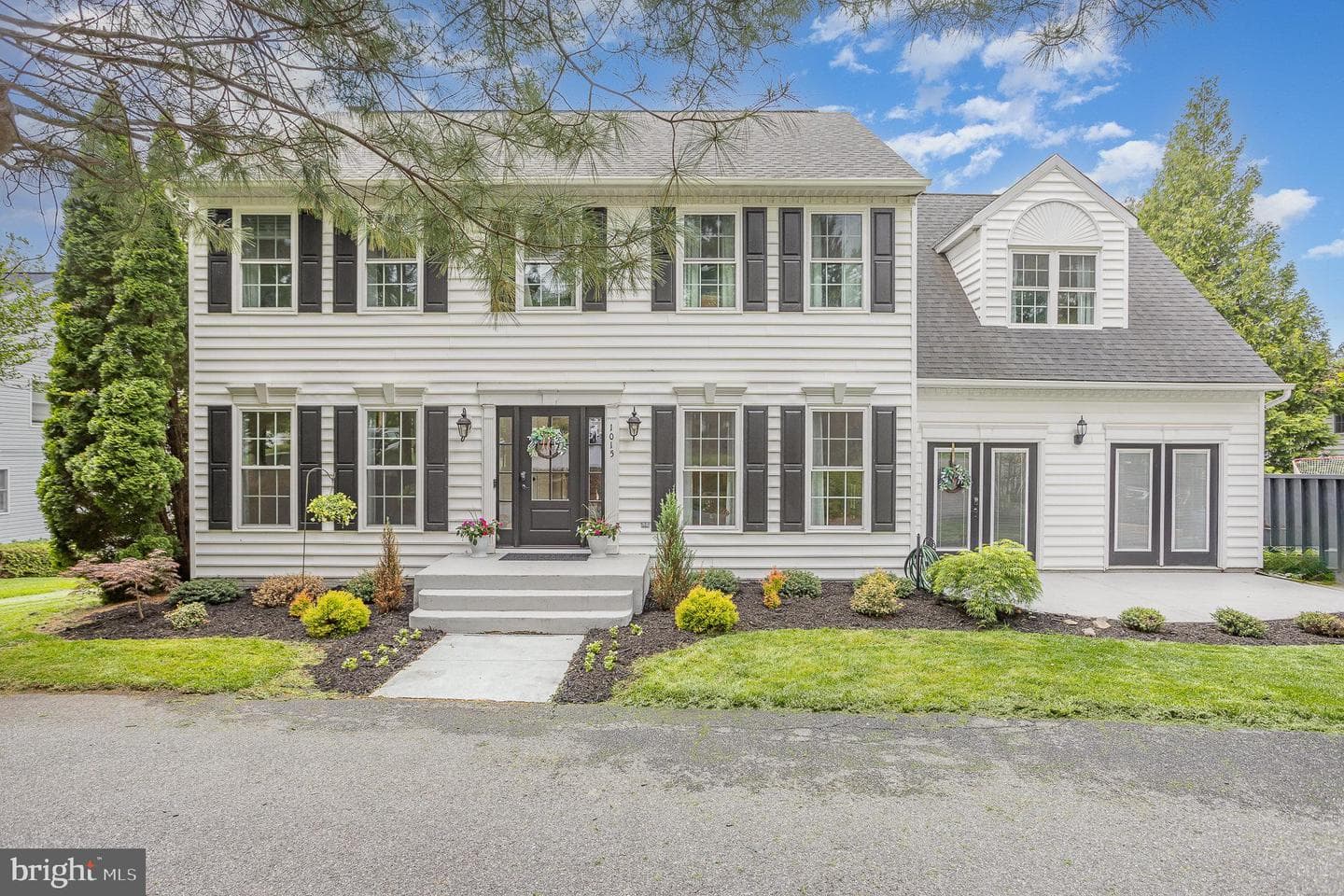 1015 E Macphail photo 1
