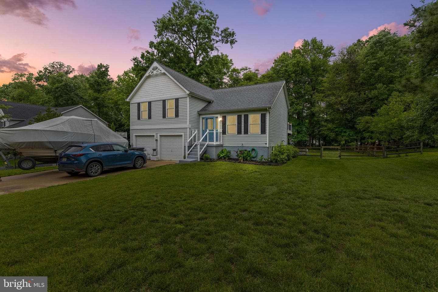 8 Holly Avenue photo 1