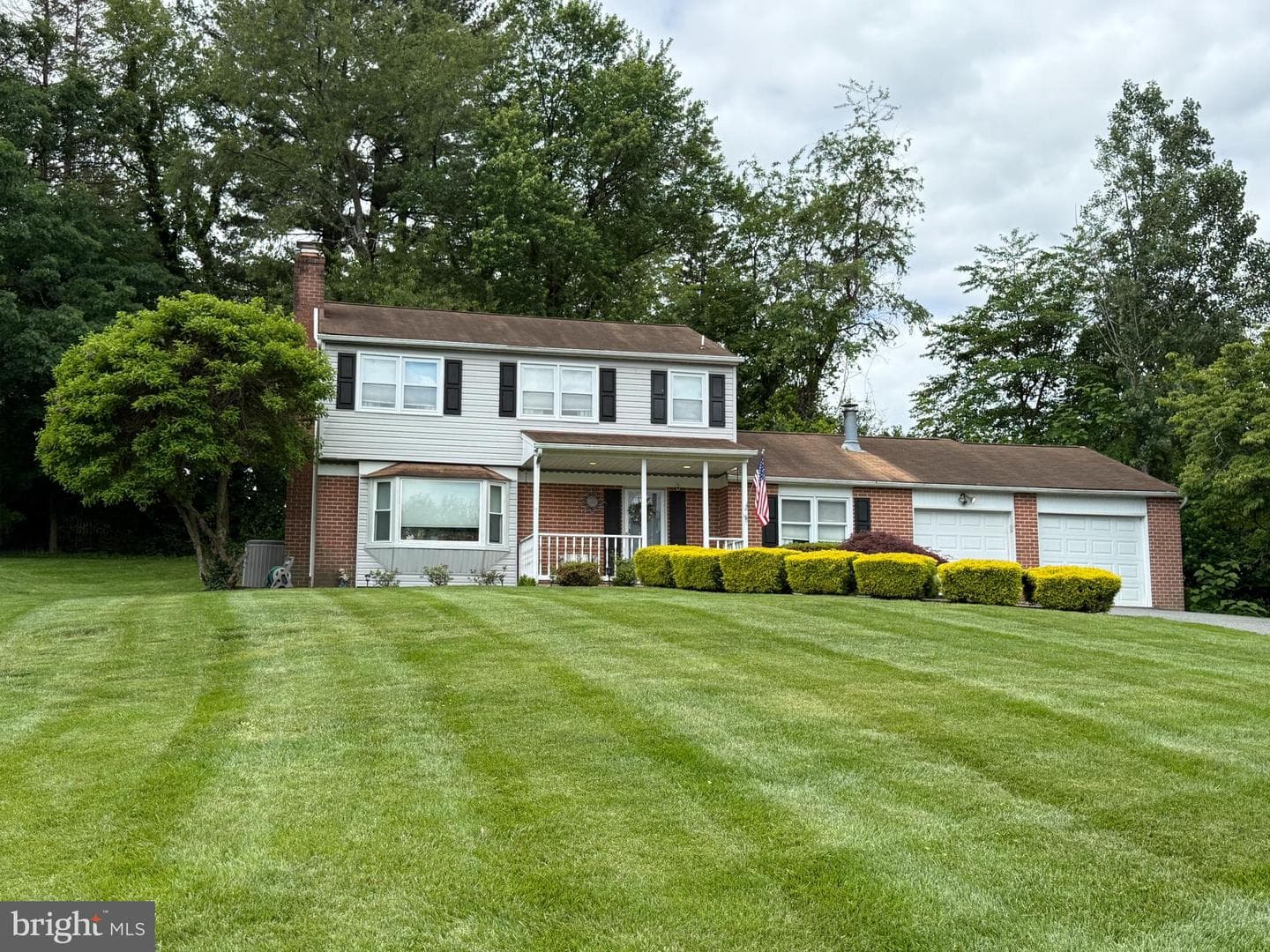 21 Colonial Road photo 1