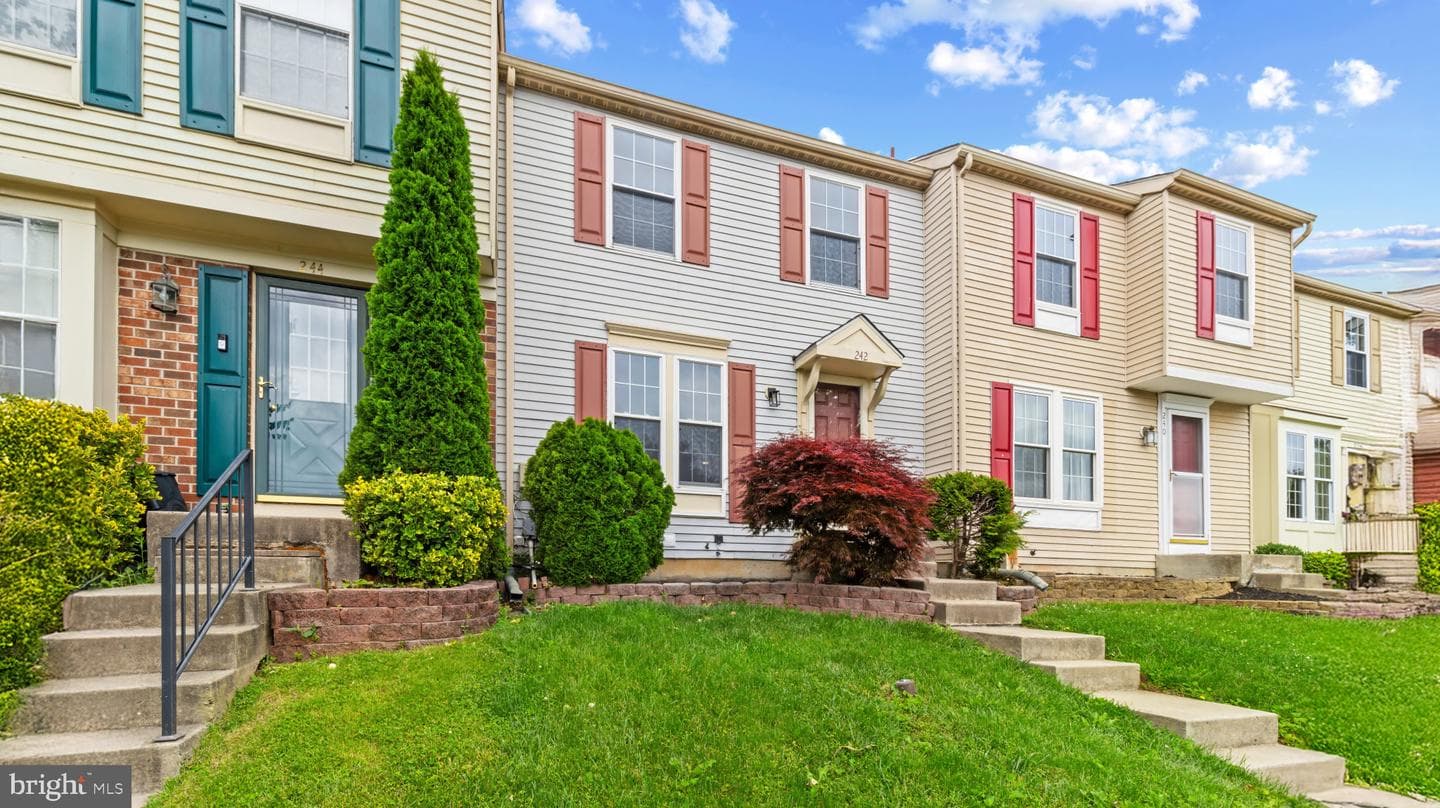 242 Lodgecliffe Court photo 1