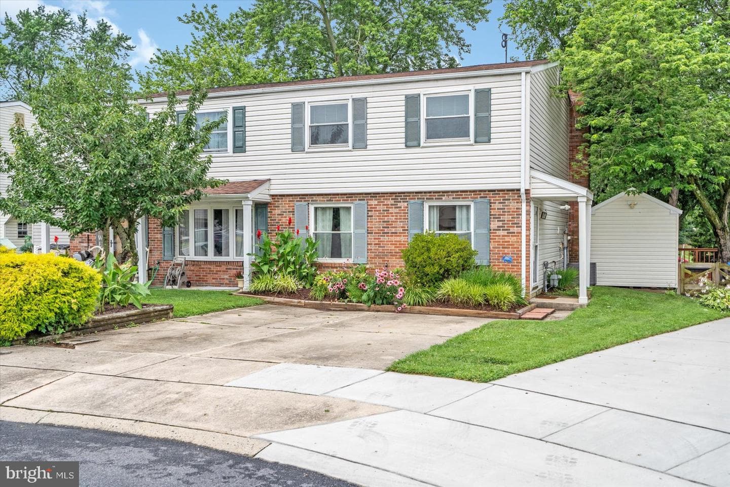 128 Breakwater Court photo 1