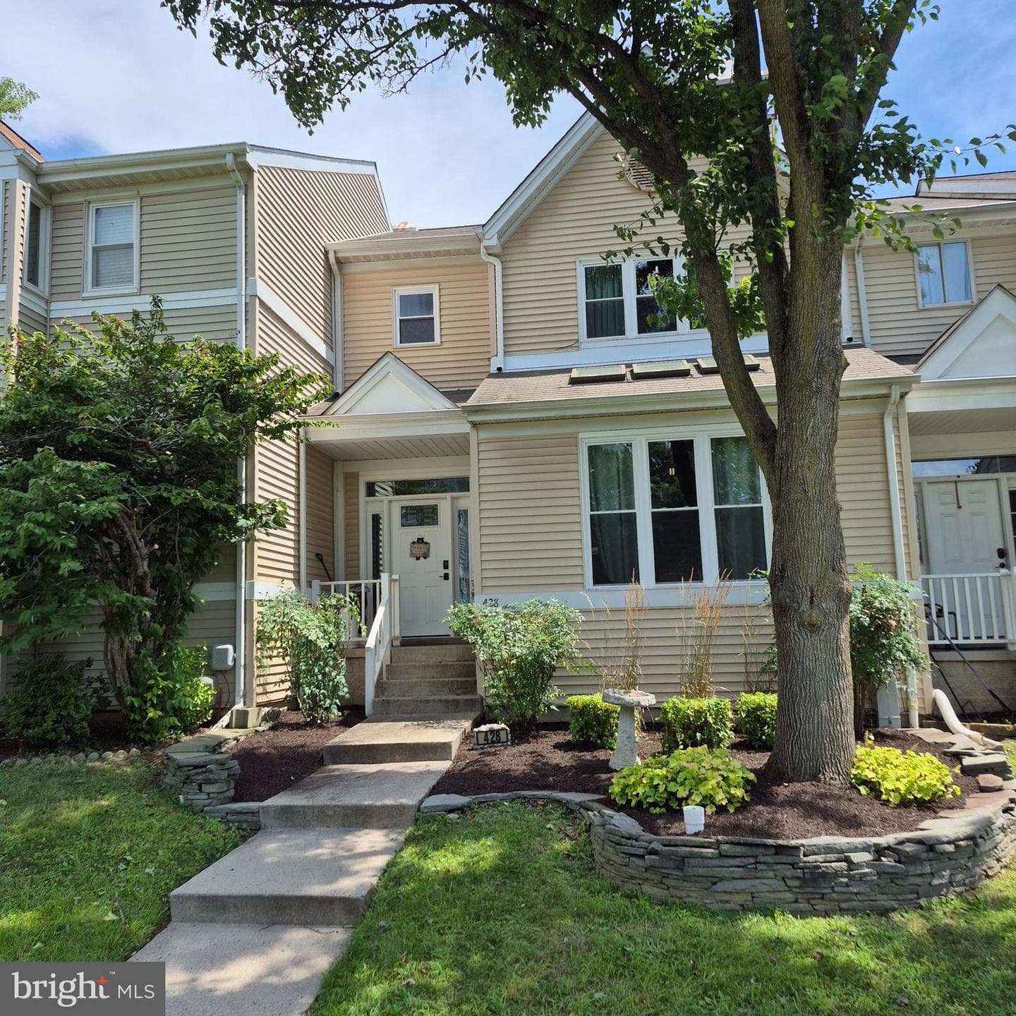 428 Kentmore Terrace photo 1