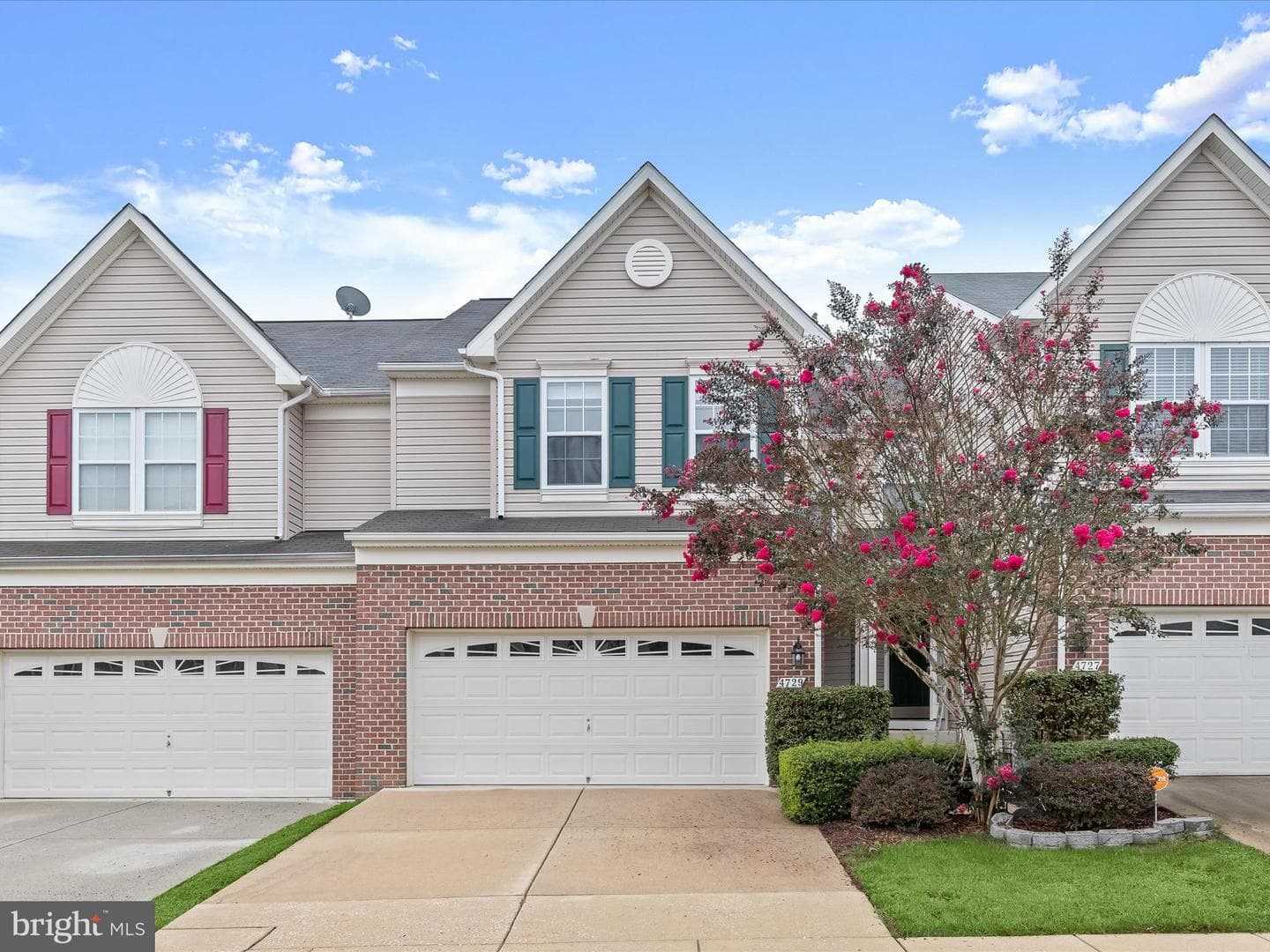 4729 Thistle Hill Drive photo 1
