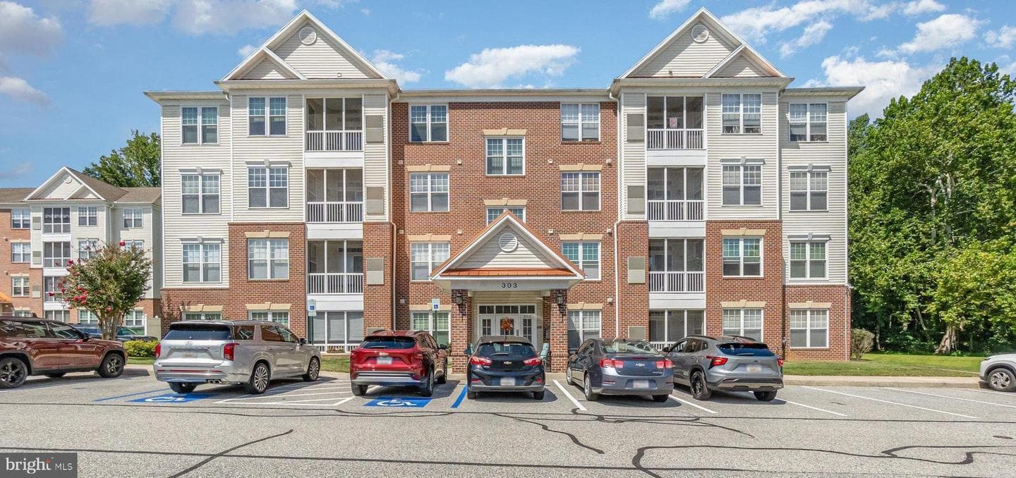 303 Tiree Court #302 photo 1