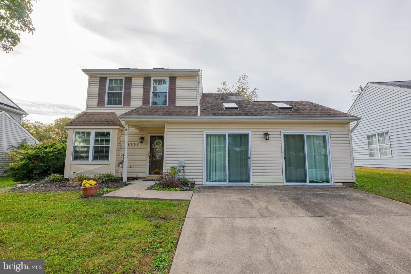 4307 Greys Circle photo 1