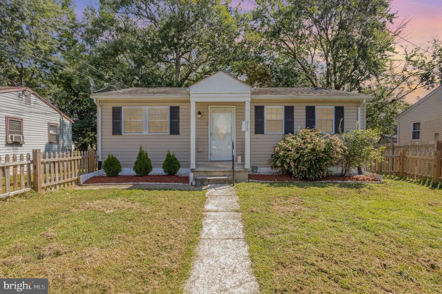 615 Pinehurst Street photo 1