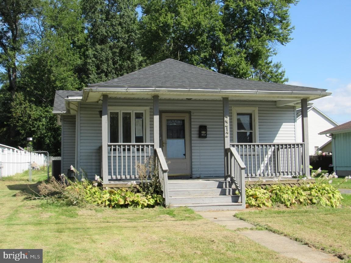 2212 Pine Street photo 1