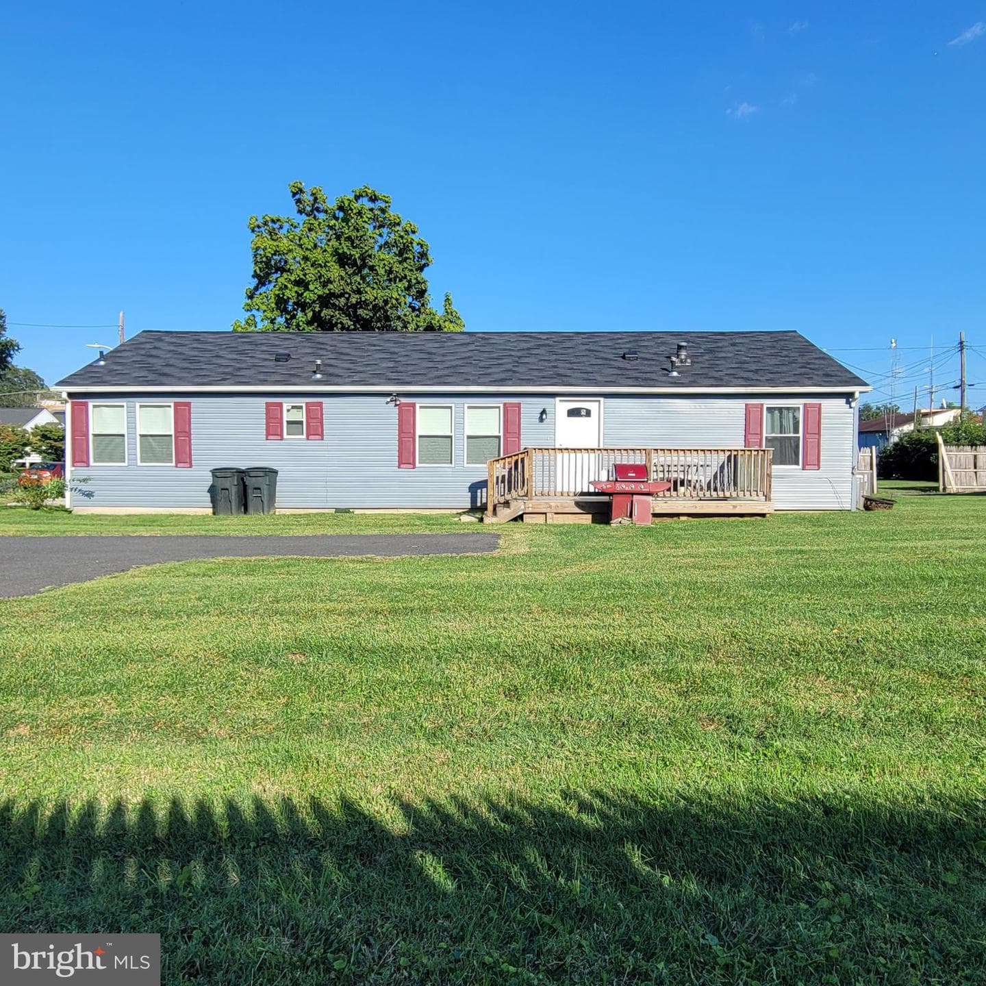 726 Girard Street photo 1