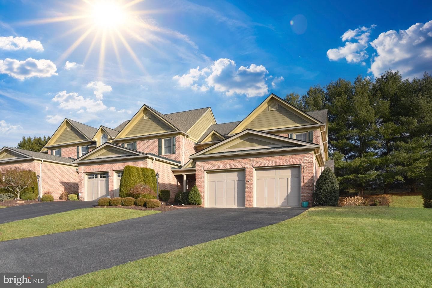 1592 Dunkeld Way photo 1