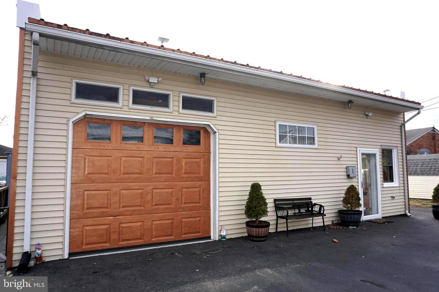 888 Linden Lane photo 1