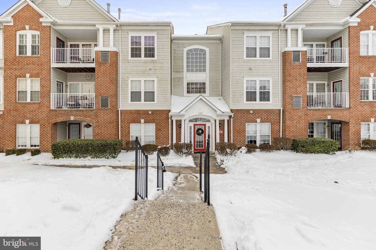 107 Sunshine Court photo 1