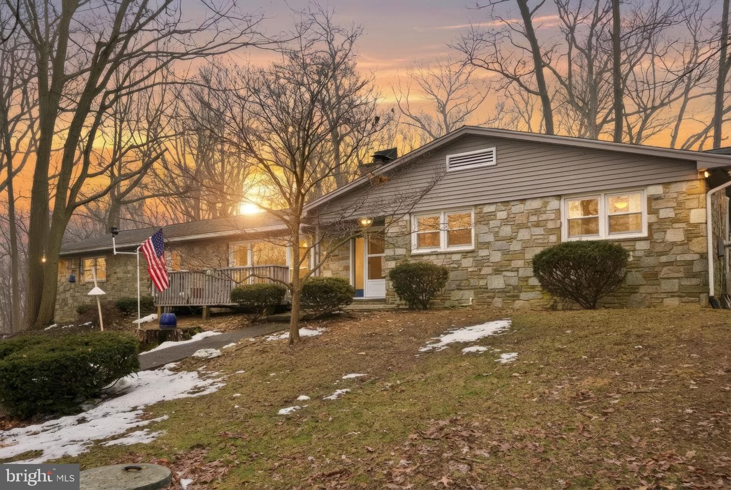 302 Scenic Drive photo 1