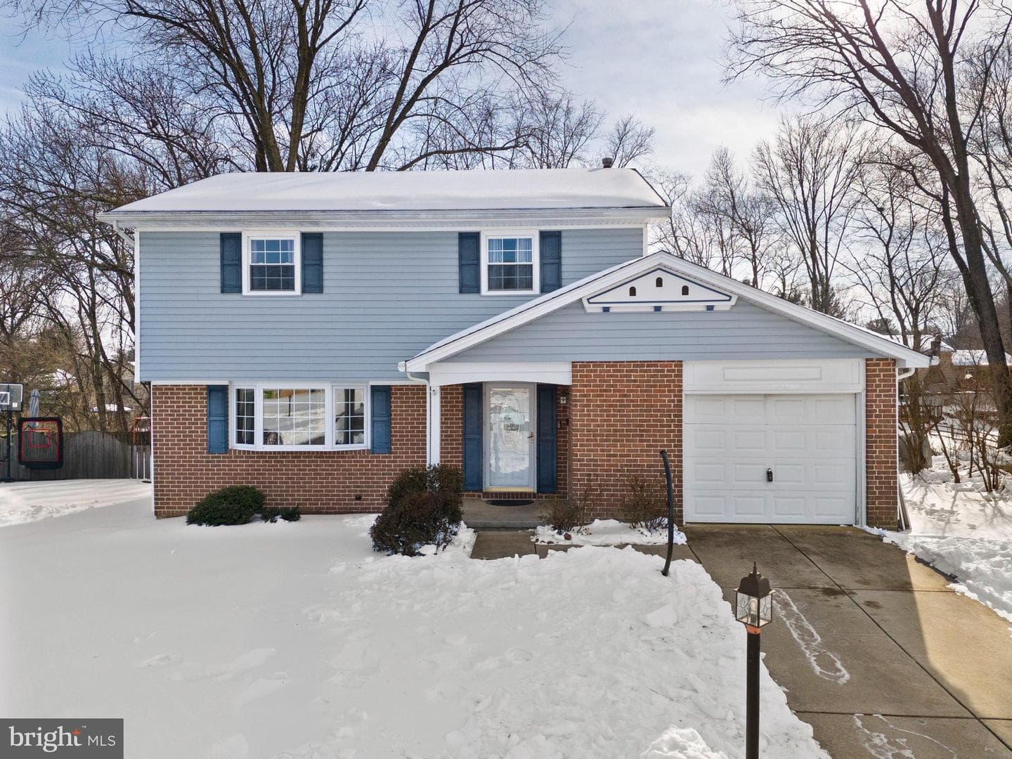 2058 Whitney Lane photo 1