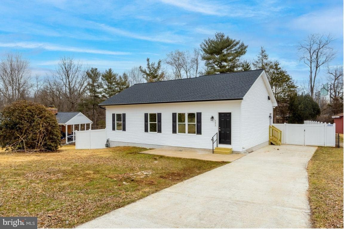 109 Marshall Drive photo 1