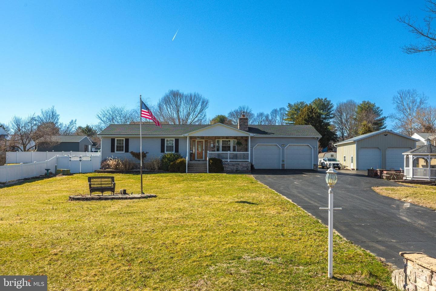 716 Paradise Road photo 1