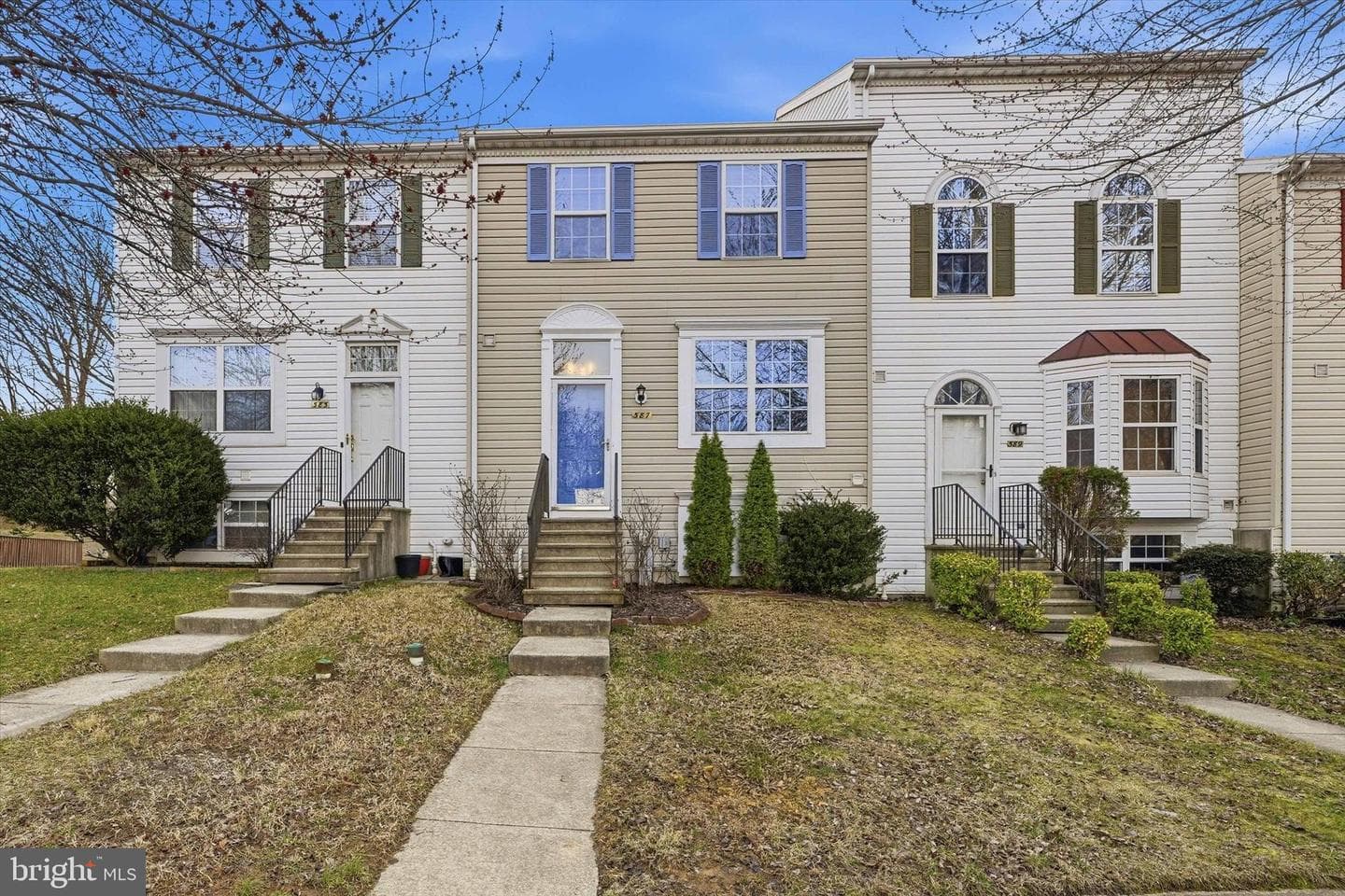 587 Hall Court photo 1